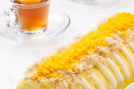 Bông lan cuộn sốt phô mai trứng muối