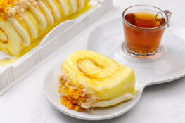 Bông lan cuộn sốt phô mai trứng muối