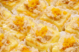 Bông lan trứng muối